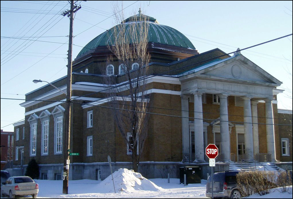 January 2005 photo of the Glebe Community Centre by SimonP from WikiCommons. The 2025 Square Lemon Winter Wonders Market will be held at this venue and Von Allan is one of the vendors